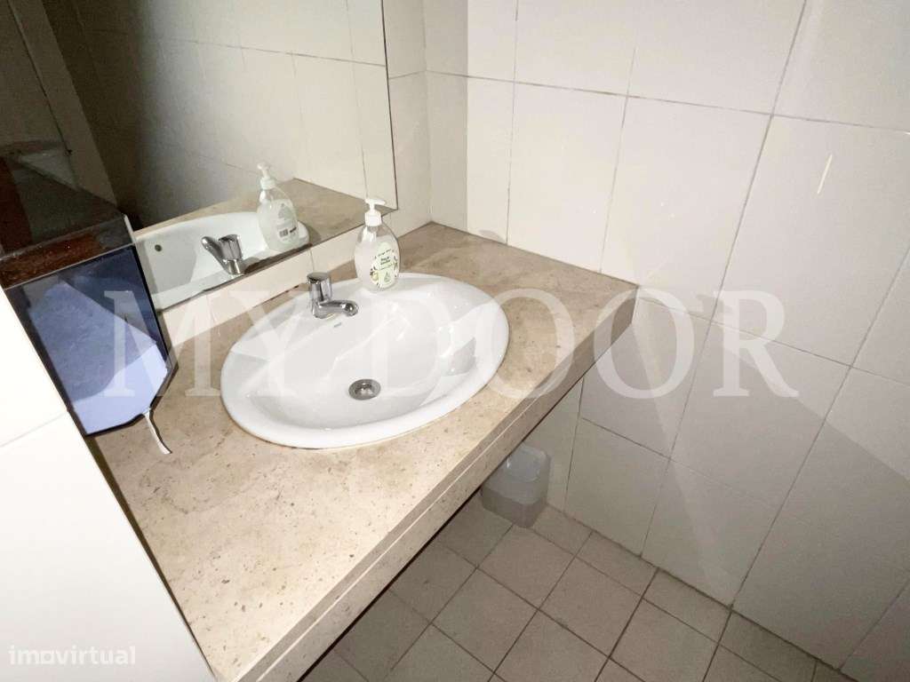 Escritório nos Olivais - Muita luz natural - Estacionamento - Grande imagem: 3/12