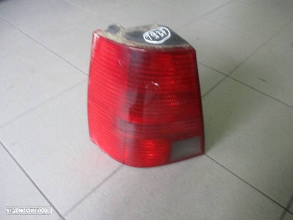 Farol Tras 1J9945257A VW BORA SW 2001 Esq - 1