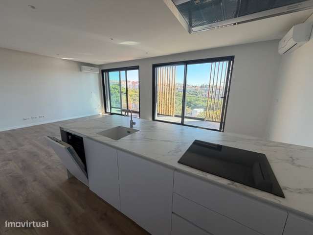T2 em suítes, Varanda de 35,59 m² e Box para 2 Viaturas | Oeiras Golf-4