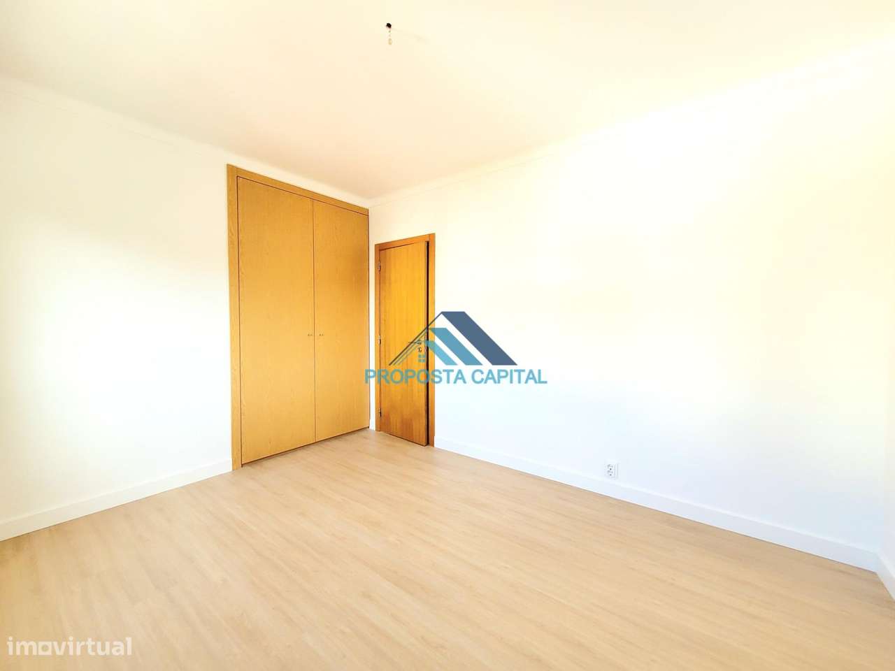 Apartamento T2 Totalmente Remodelado | Centro Sesimbra 200m da Praia-14