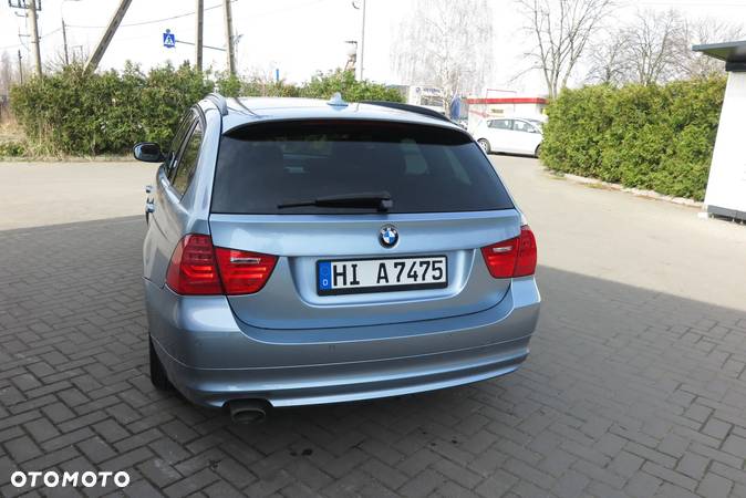 BMW Seria 3 320d DPF Touring - 10