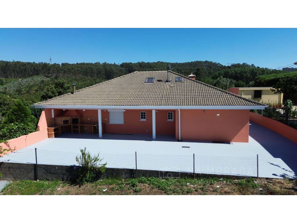 MORADIA UNIFAMILIAR T3+1 COM JARDIM EM CANEDO-6
