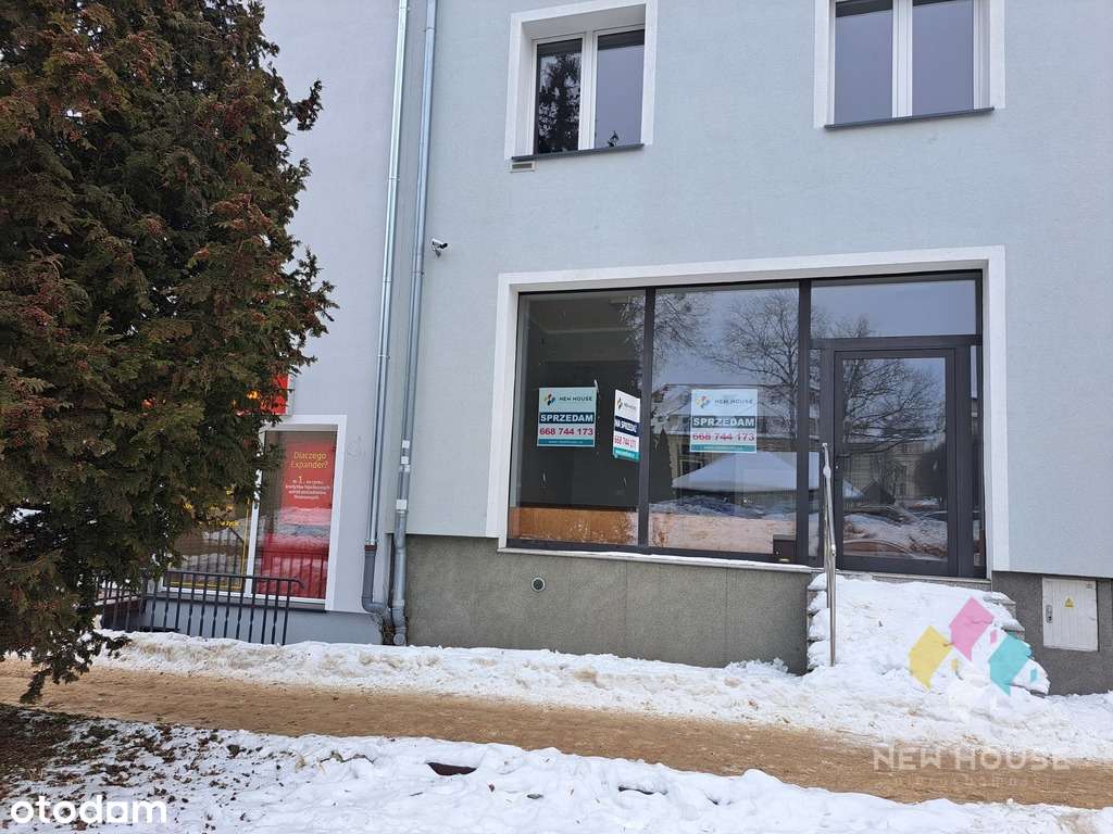 Lokal użytkowy w centrum - parter, witryna-9