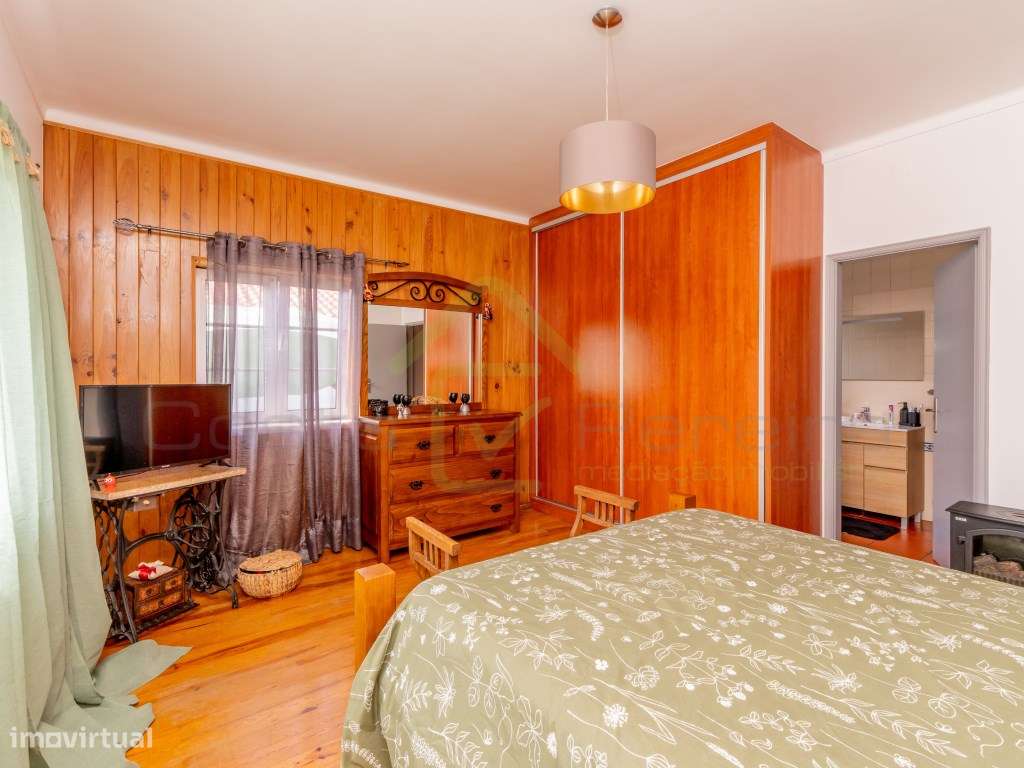 Quintinha com piscina inserida em terreno com 2950 m2-31