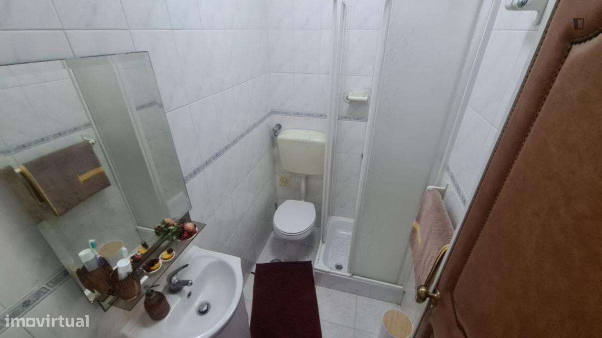 Quarto - localizado em Setubal - Grande imagem: 2/19