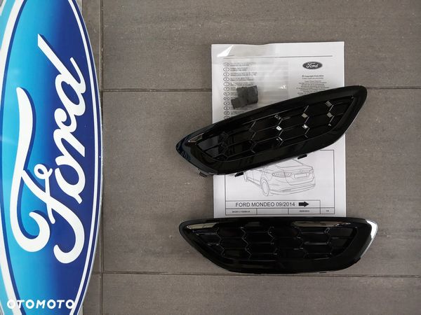 Zestaw zaślepek otworu haka holowniczego - kratki wydechu podwójne lewa oraz prawa tylne Ford Mondeo MK5 Combi 2014-2022 1893392 - 1