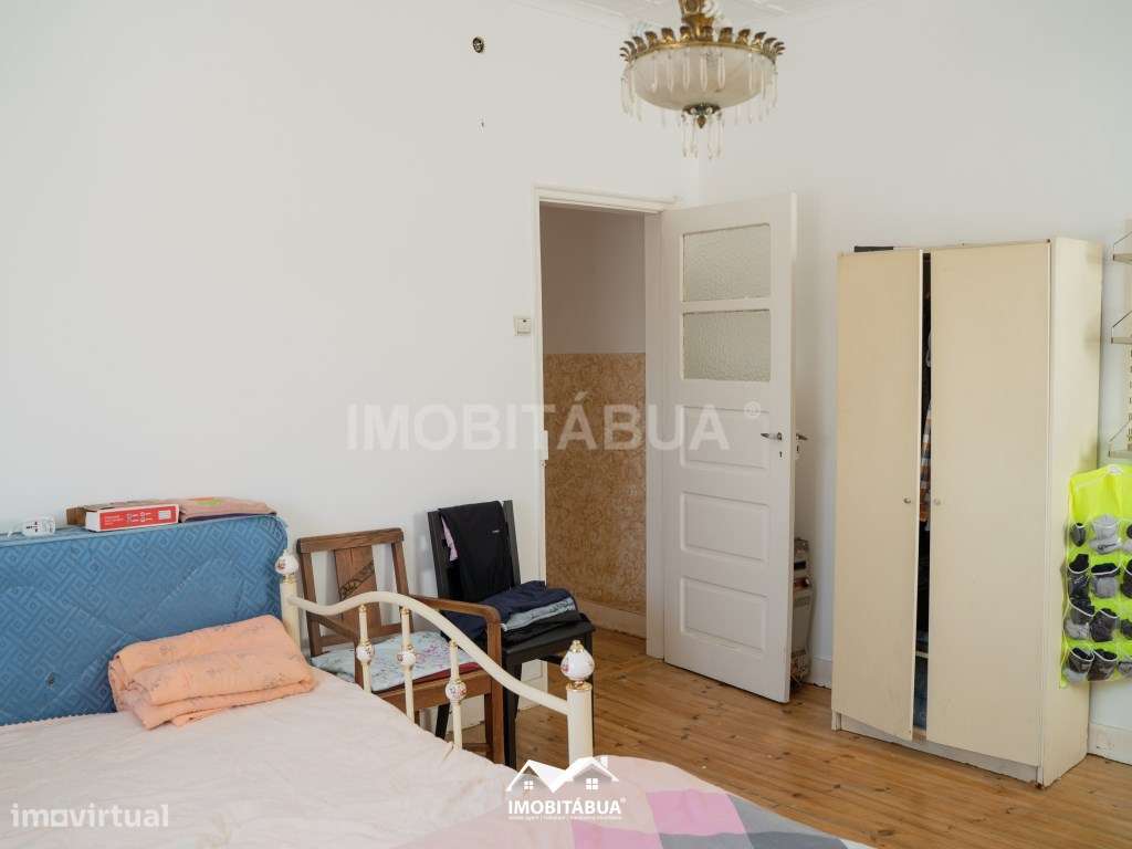 Espaço comercial com habitação T5 no centro da vila-17