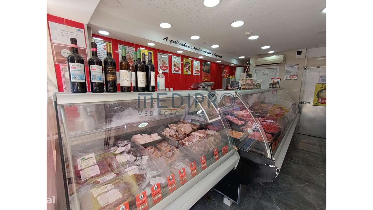 Loja 30 m2 Centro de Mem Martins-4