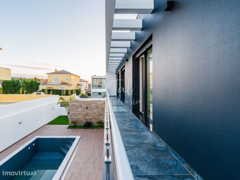 Moradia V4 com piscina em Azeitão-7