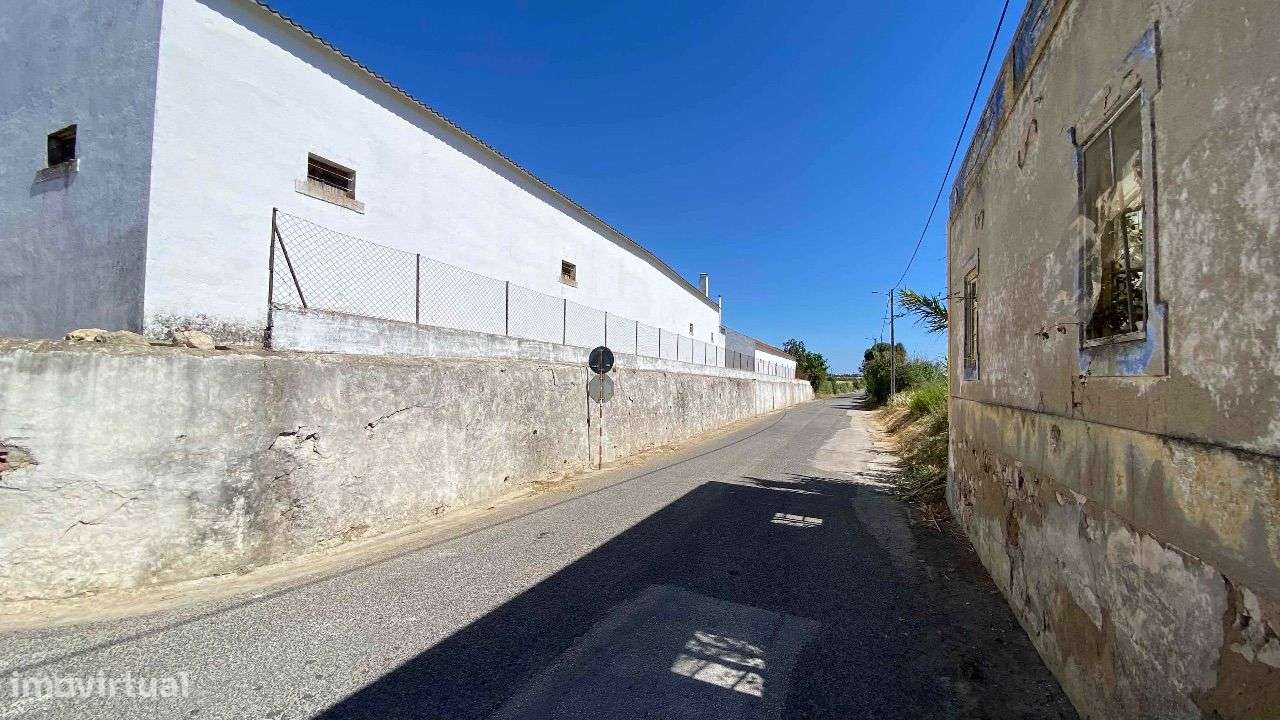 Lote de terreno com 53.162,5m2, localizado a 3Km do Nó do Carregado-24