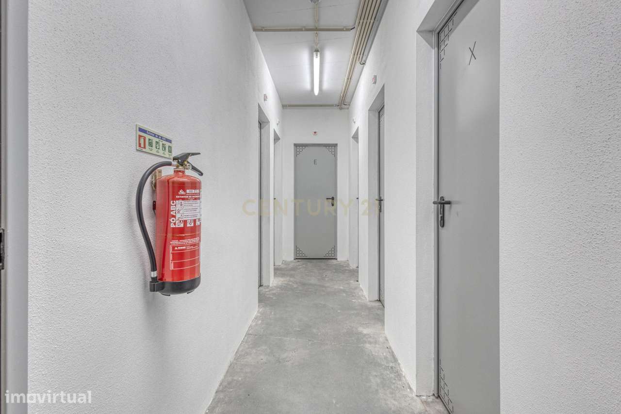 T2 Semi-Novo com varanda na Madalena-18