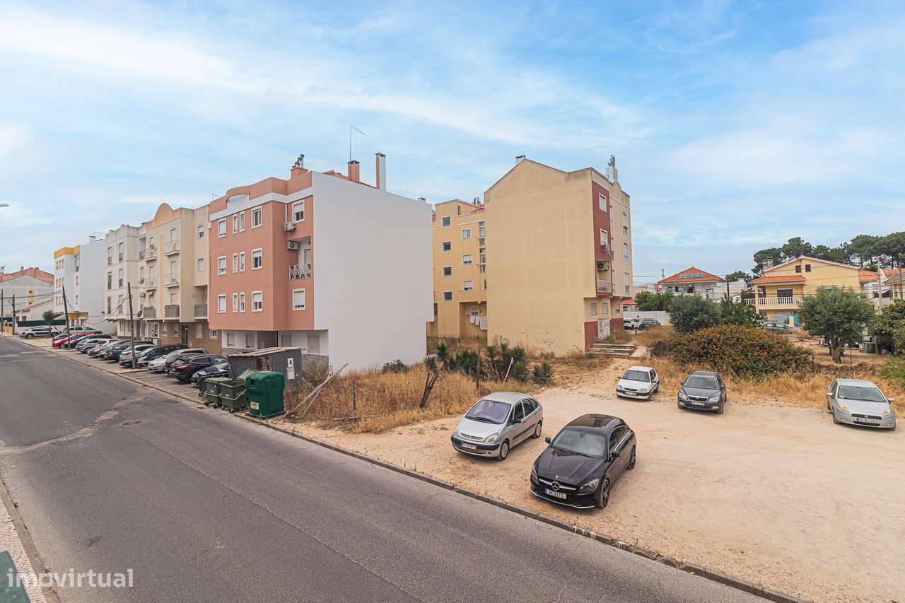 Apartamento num Primeiro Andar na Quinta do Conde-23