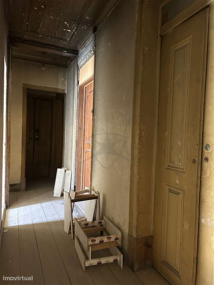 Prédio histórico na emblemática cidade do Montijo para reabilitar-10