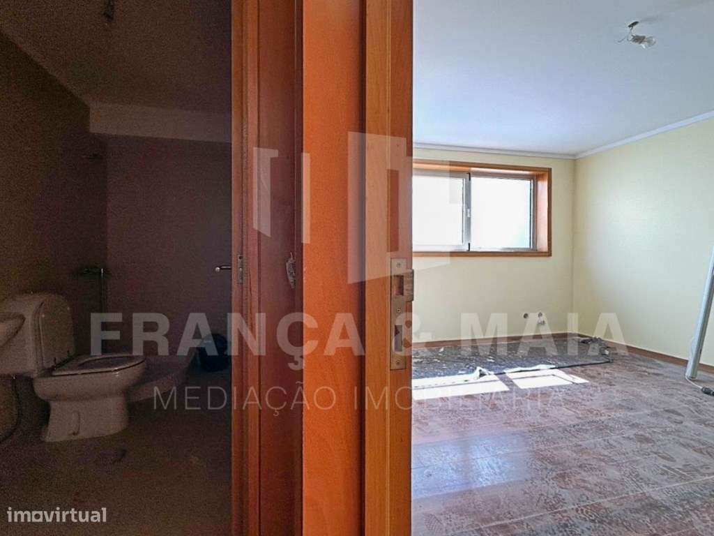 Moradia T3 Renovada com Áreas Excepcionais e Potencial até T5 em Pe...-13
