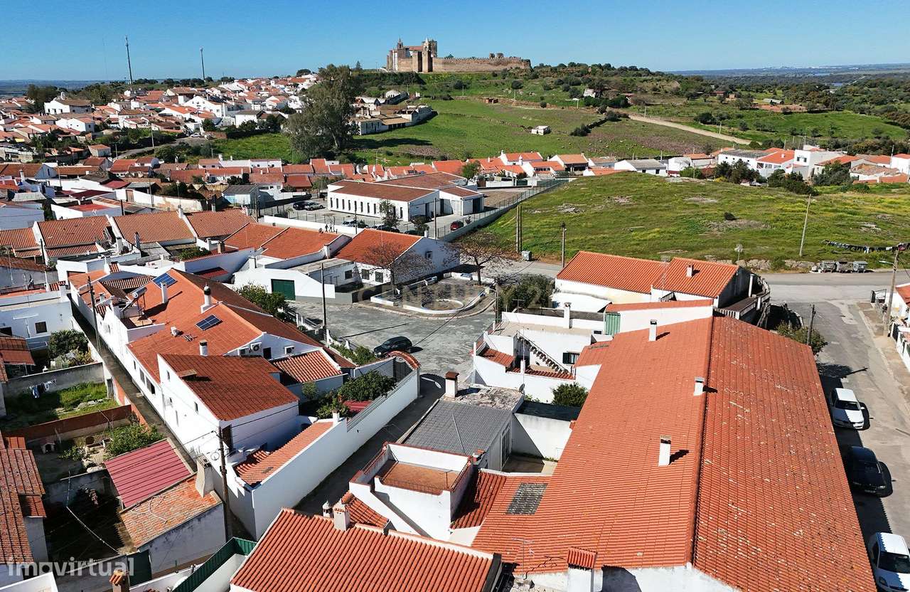 Moradia T3 com espaço exterior situada junto ao Cento de Saúde de Mour-32