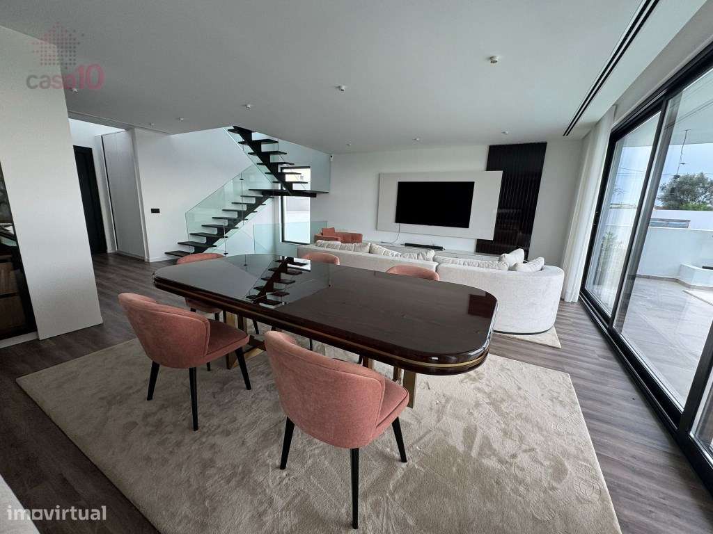 Moradia V4 com piscina para venda em condomínio fechado em São Fran... - Grande imagem: 5/6