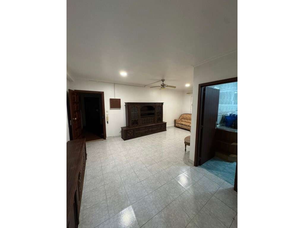Apartamento T3 localizado no Alto do Seixalinho, na cidade do Barre...-9