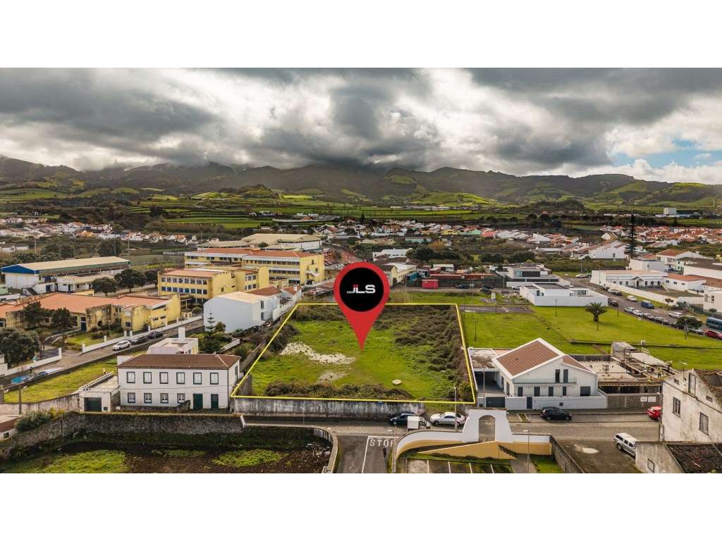 Terreno Urbano no Centro da Ribeira Grande com 3530 m2 - Grande imagem: 5/9