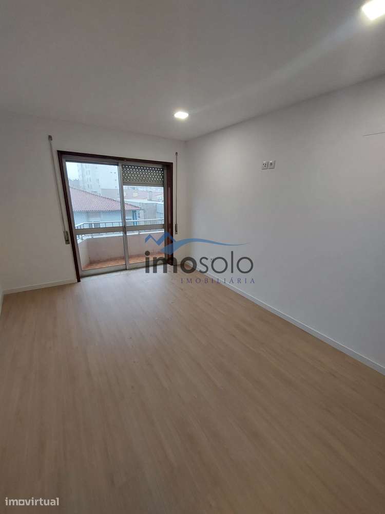 Apartamento T4 Remodelado no Centro de Oliveira de Azeméis - Grande imagem: 5/13