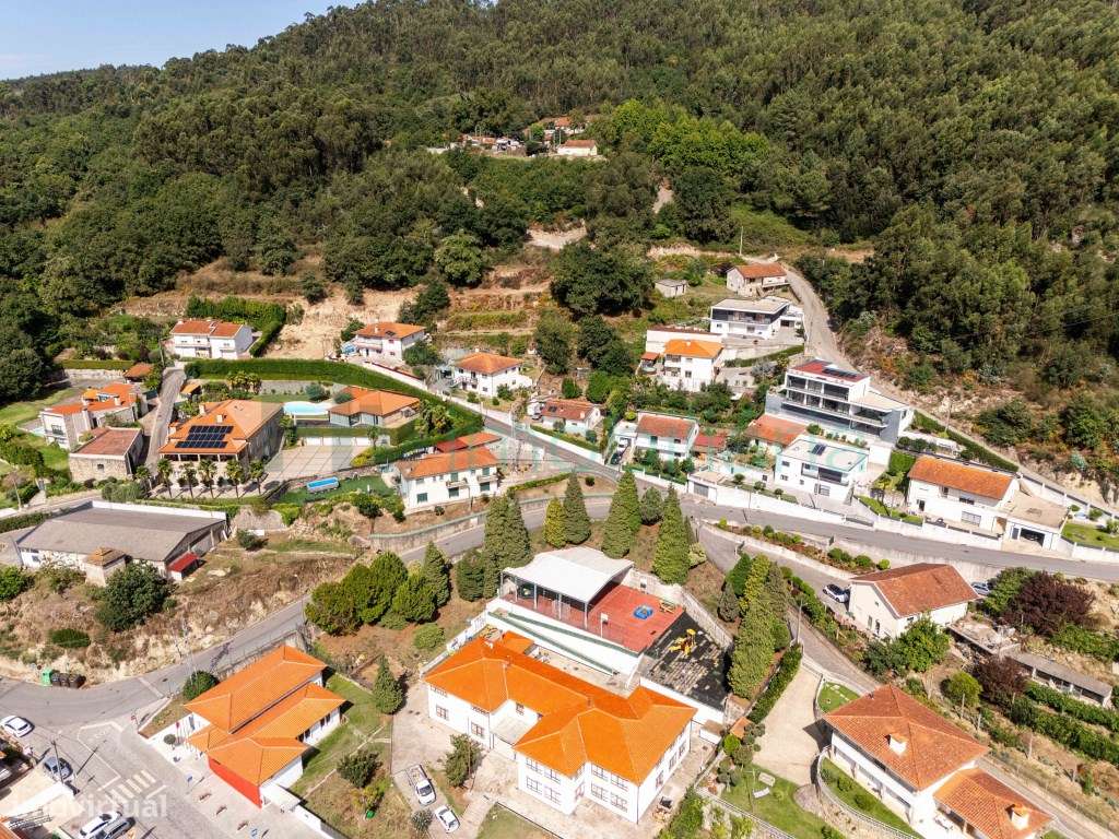 MORADIA TÉRREA COM GRANDE POTENCIAL | GARAGEM E JARDIM-10