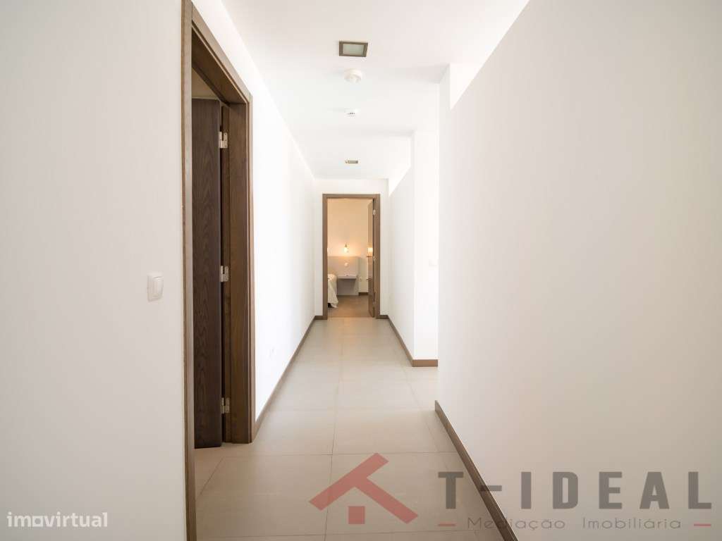 Moradia T4 Moderna Vista Mar-29