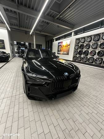 BMW Seria 7 M760e PHEV xDrive sport - 4