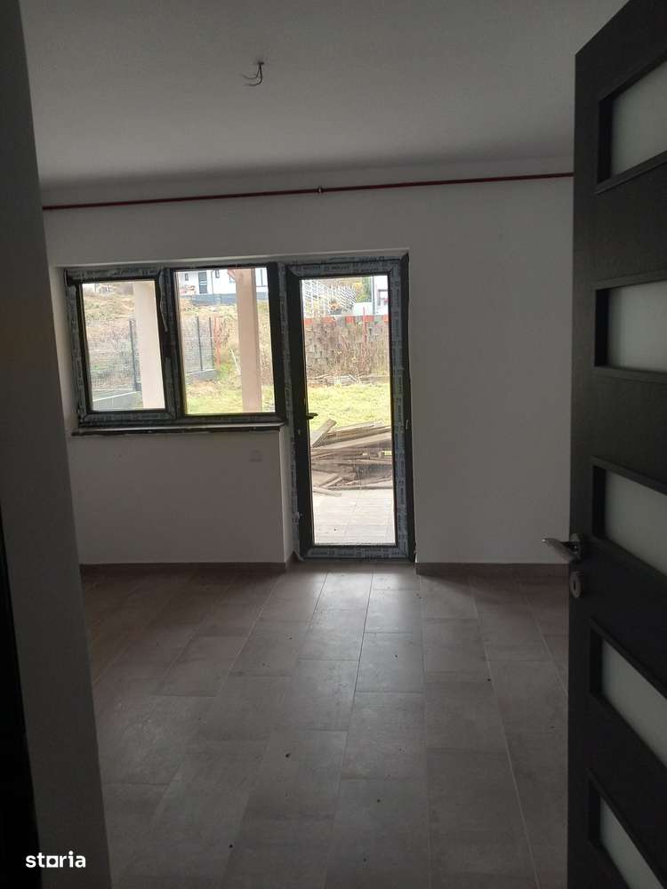 Casa S+P+M,cu garaj,cu pivniță, 6 cam,teren 520 mp,Corunca-3