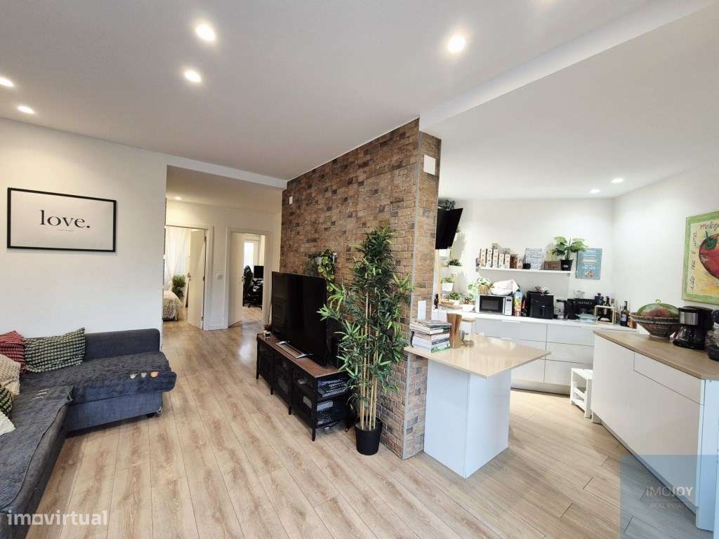 Apartamento T2 na Damaia - Luz Natural Todo o Dia e Localização Est... - Grande imagem: 3/13