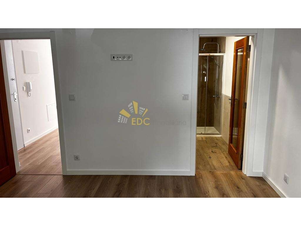 Apartamento T2 com suite e Remodelado | Localizado na Falagueira ( ...-21