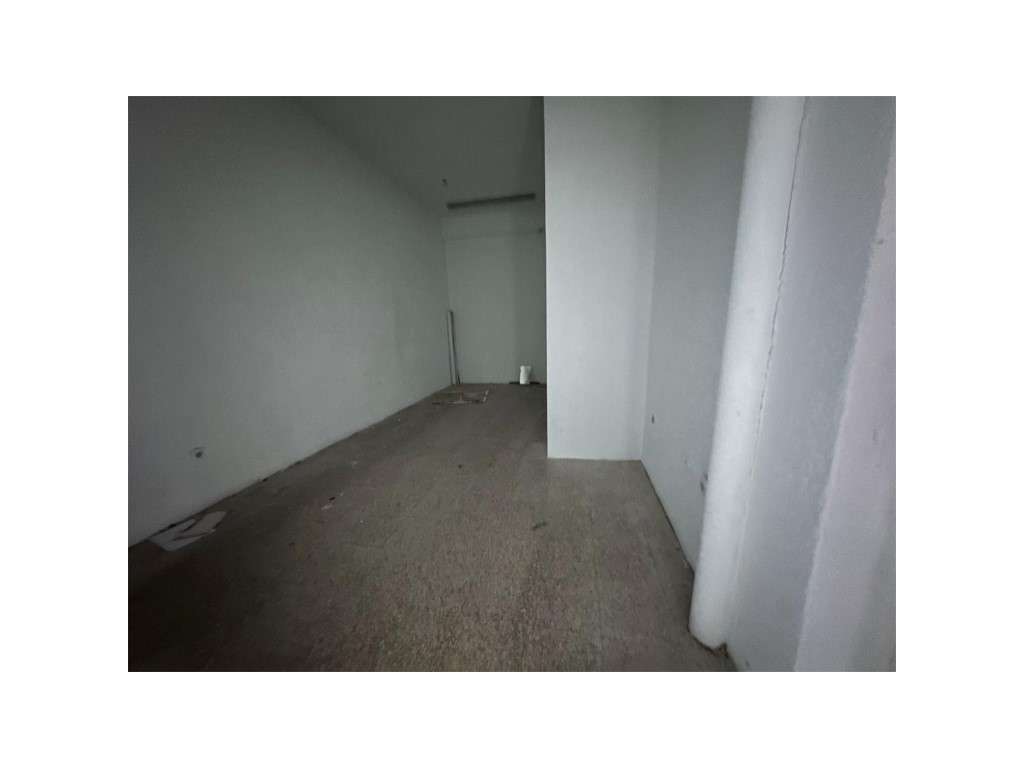Loja de 110m2, com montra e wc - Almada - Grande imagem: 5/9