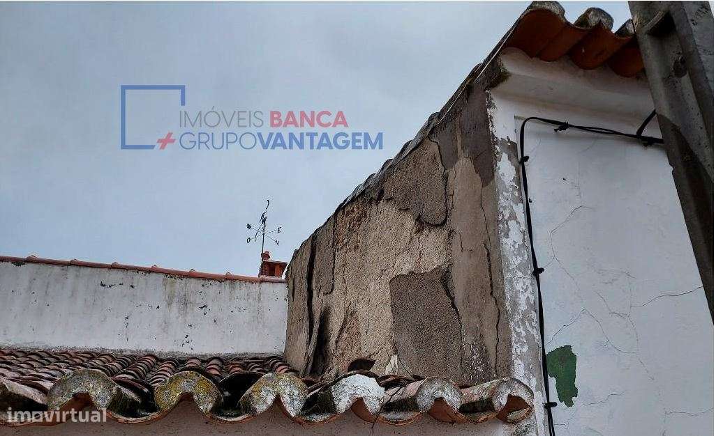 Moradia térrea, de tipologia T1, com logradouro, no centro de Santo... - Grande imagem: 3/19