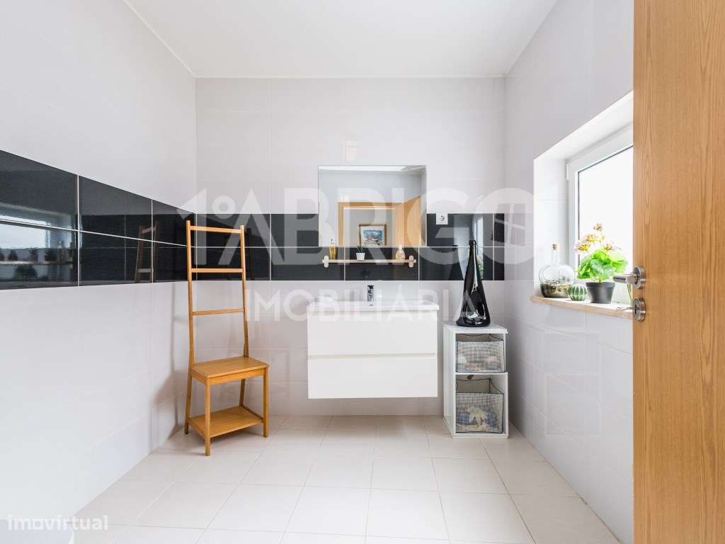 T4 Duplex no centro da Marinha Grande-20