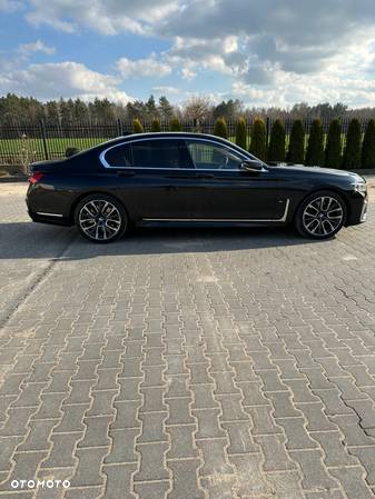 BMW Seria 7 730d xDrive mHEV - 8