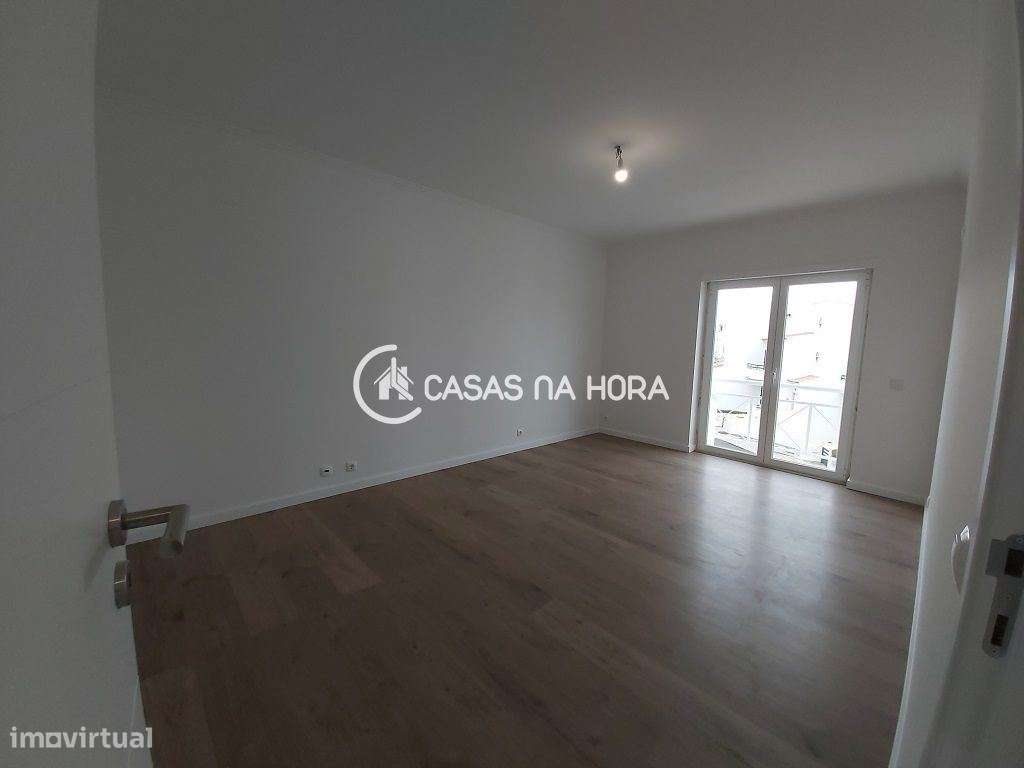 EXCELENTE MORADIA V3 + 1  3 Pisos  REMODELADA  Próximo ao Centro da...-14