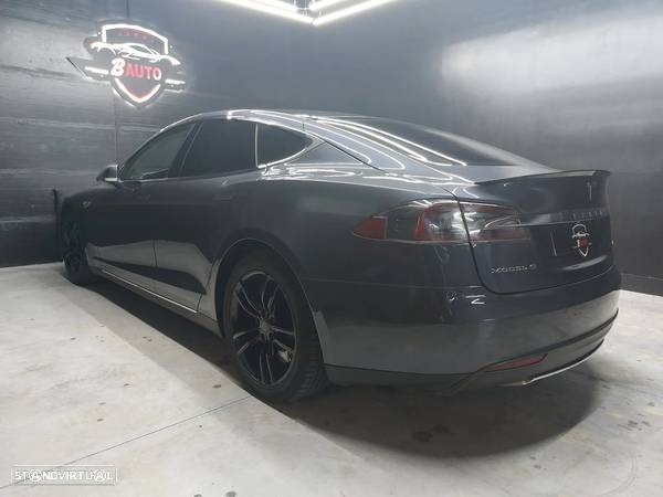 Tesla Model S 85 - 23