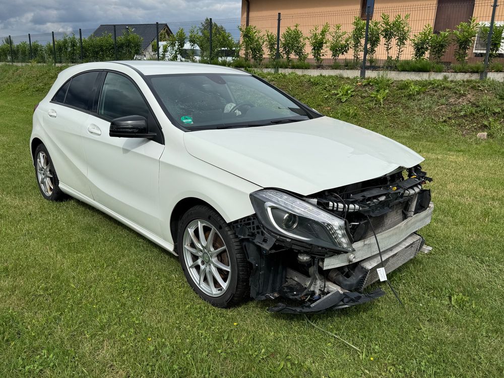 Mercedes-Benz A W176 180 (BlueEFFICIENCY) Style 2010