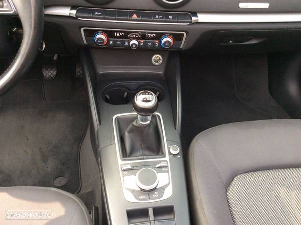 Audi A3 Cabrio 1.6 TDi Sport - 32