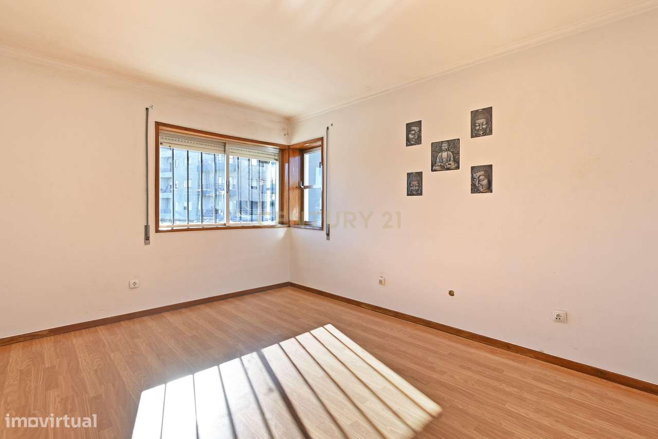 Moradia composta por Habitação, comercio e serviços-17