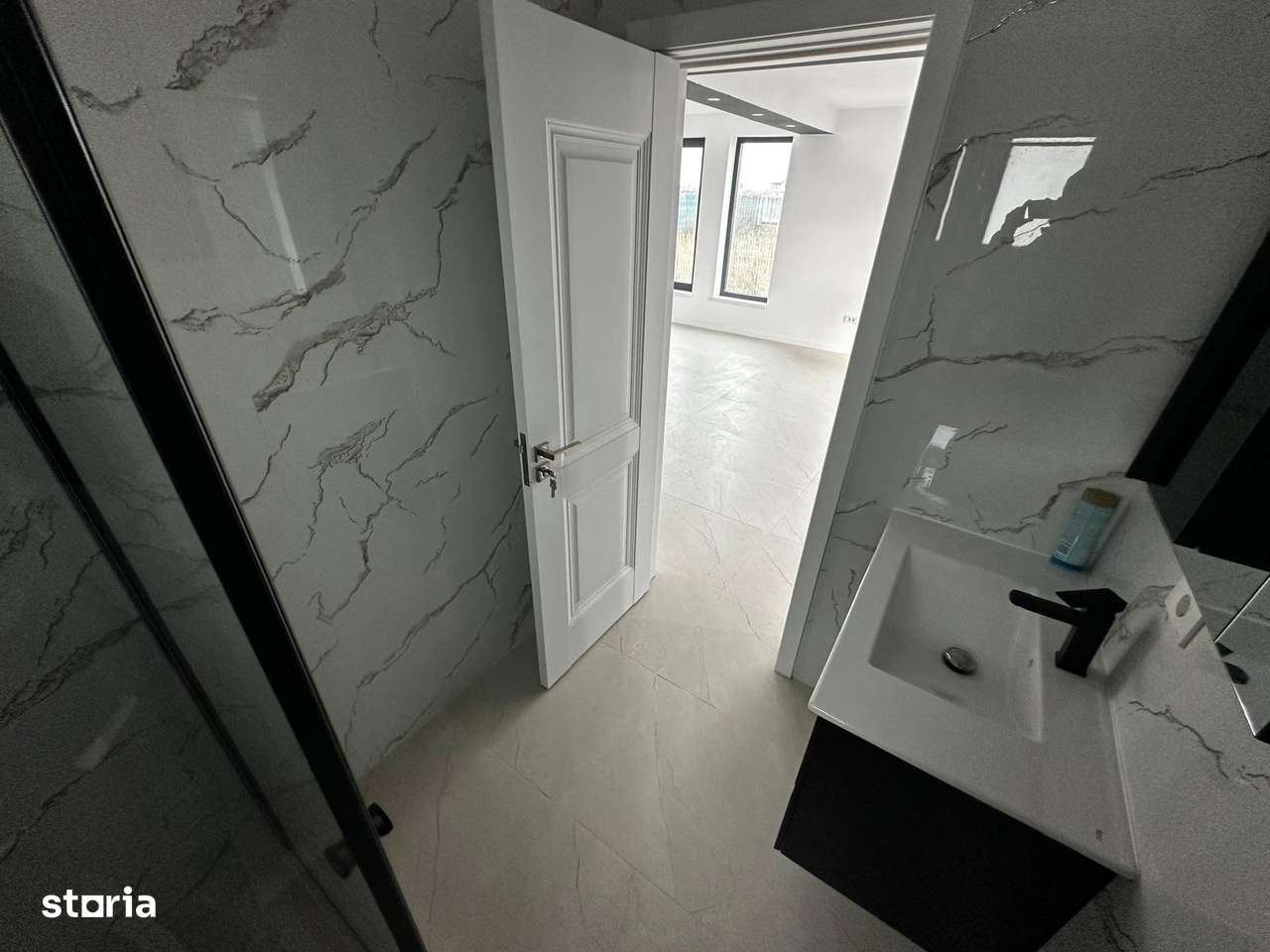 Casă Modernă 4 Camere cu 375 mp și Terasă Acoperită în Berceni, Ilfov-9