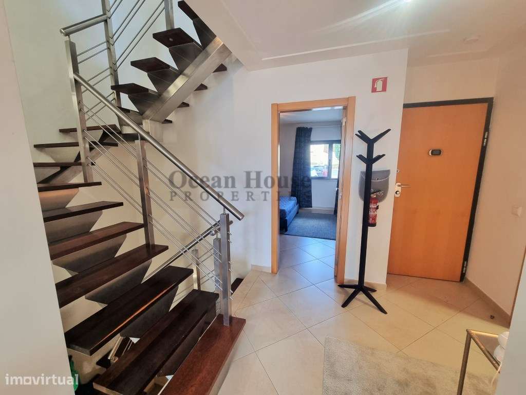 Moradia moderna com piscina e garagem em condomínio - Vilamoura-13
