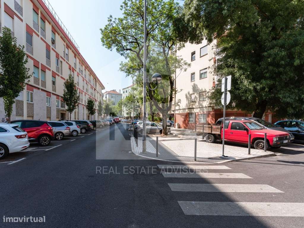 T1 Totalmente Remodelado | Excelente Localização | Junto ao Metro e...-13