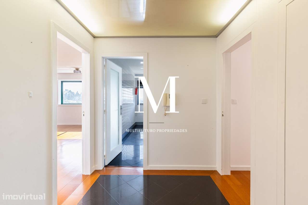 Valongo | Apartamento T2 | Varanda | Box 2 viaturas | Arrumos-11