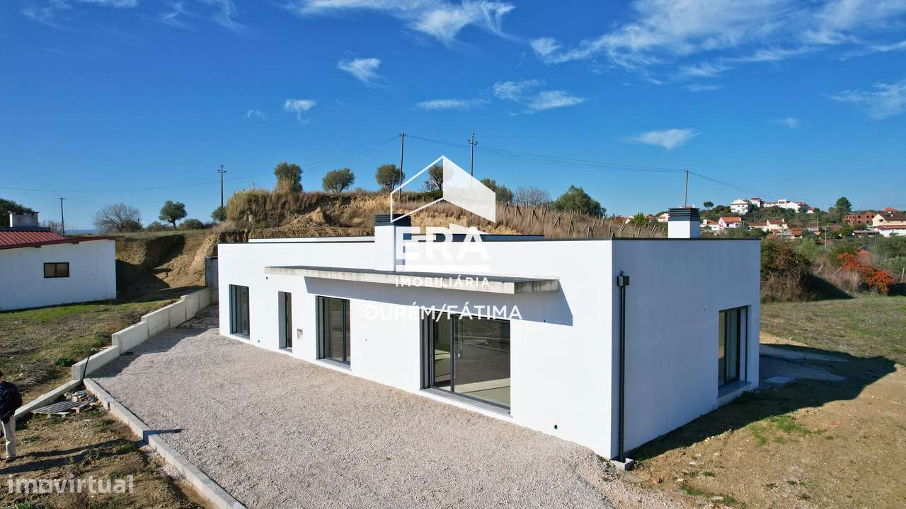 Moradia T4, térrea, em fase final de construção-21