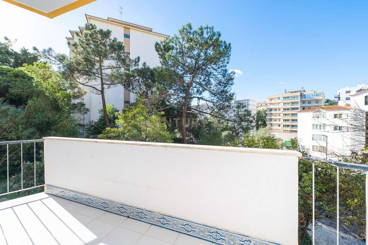 Excelente T2 Totalmente Remodelado | Monte Estoril-22