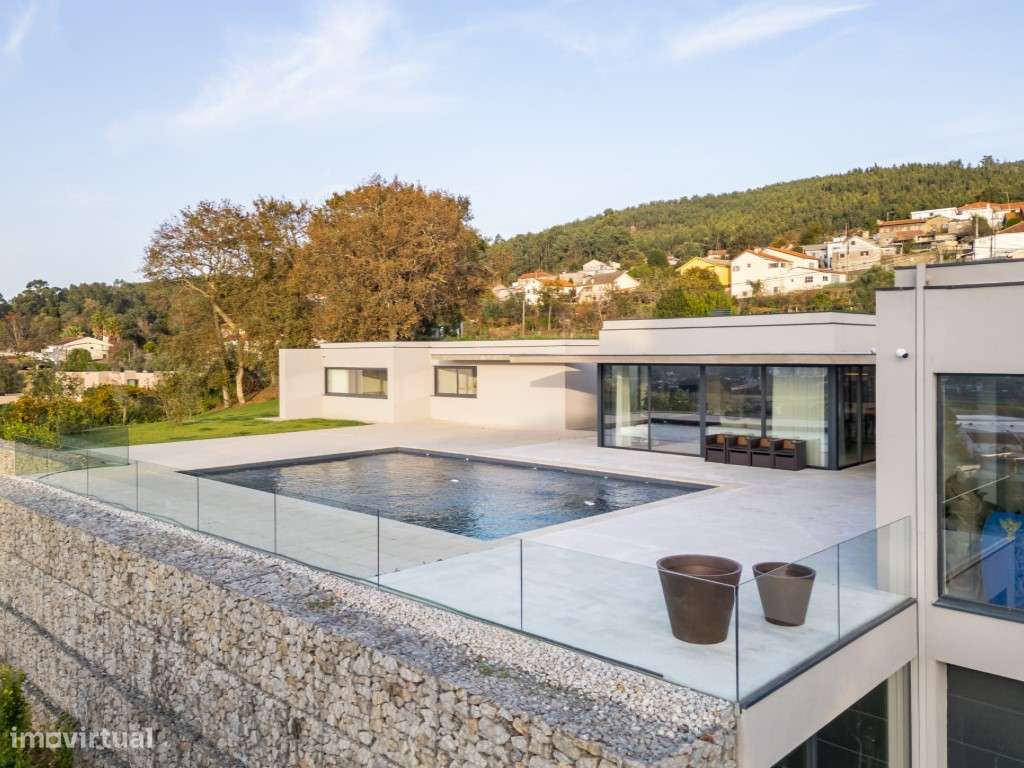 Moradia térrea V4+1 com piscina, ginásio e vistas panorâmicas sobre...-10