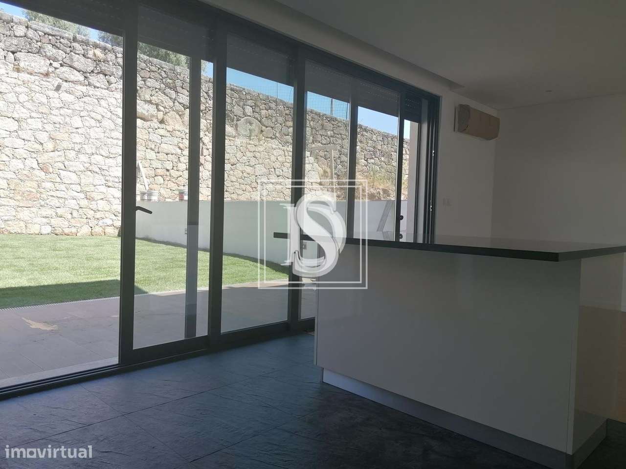 Moradia  T3 em Gaveto no Coração de Lamaçães.-9