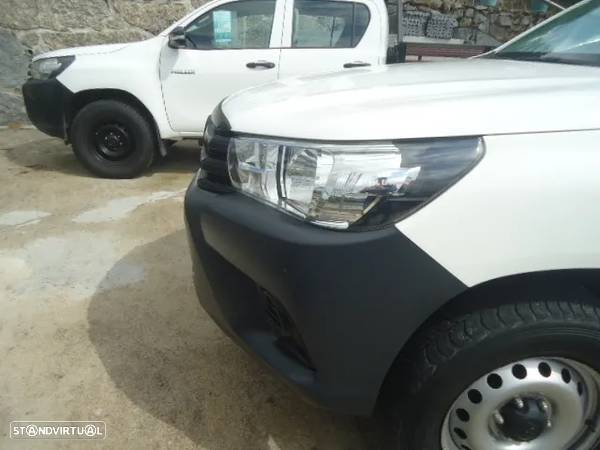 Toyota Hilux D-4D Cabine Simples - 32