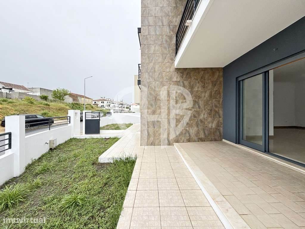 Exclusiva Moradia T5 de Arquitetura Contemporânea em Almada - Feijó-49