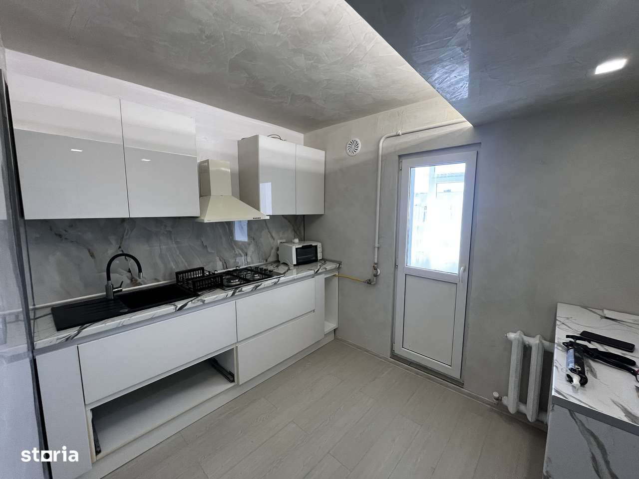 Renovat! Apartament 3 camere D, 72 mp, str. Hlincea , zona CUG-6