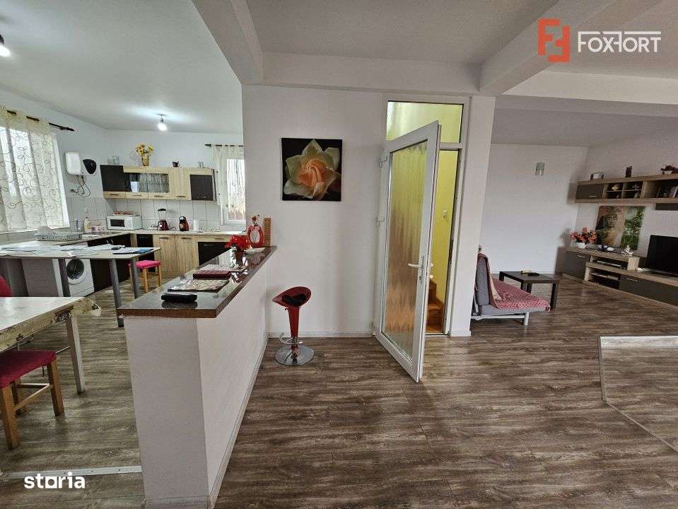 Casa individuala cu 7 camere, spatioasa in Sofronea - Imagine principală: 2/19